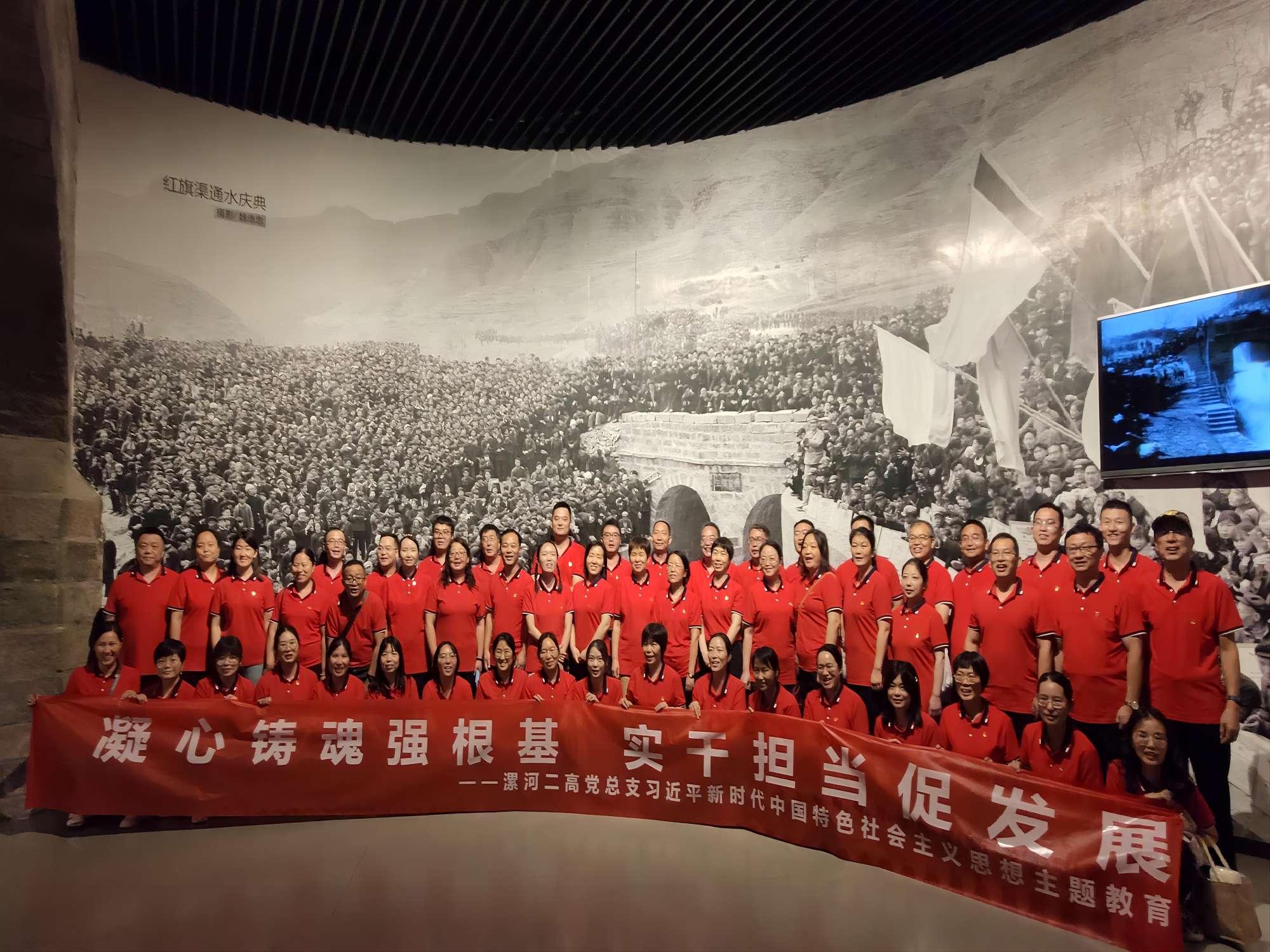 漯河二高党总支习总书记新时代中国特色社会主义思想主题教育在我中心进行